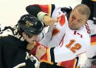jarome-iginla-jamie-benn-2010-12-23-21-40-23